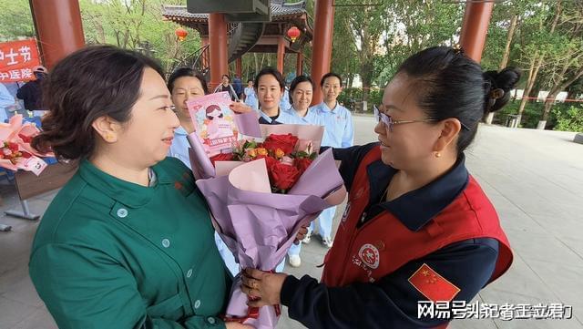 心企业致敬白衣天使凝聚社会温情pg电子模拟器免费试玩沈阳爱(图2)