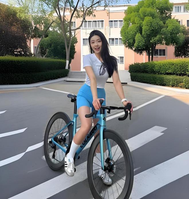 行车怎么样属于什么档次闪电跟捷安特怎么选pg电子免费模拟器单车产业报告：崔克自(图2)